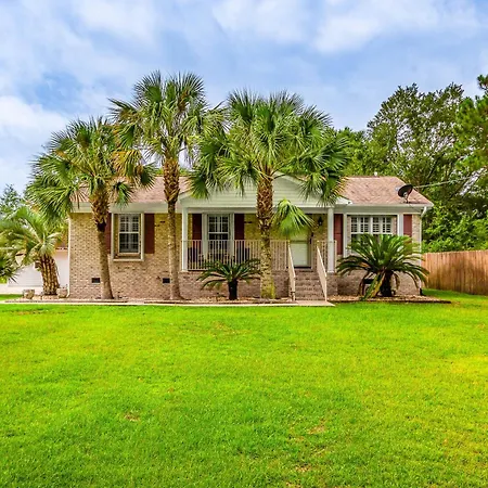 Navarre Home With Palm Tree Views About 4 Mi To Beach!